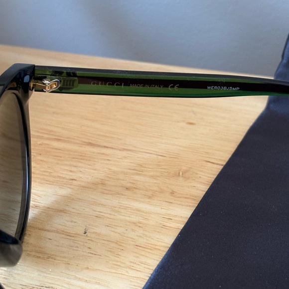 Gucci Round Tinted Sunglasses with Sherry Line on the side - Picture 9 of 10